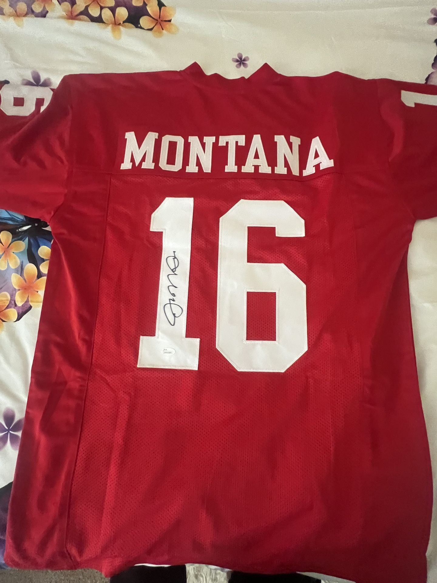 Autographed Joe Montana San Francisco 40 Niners blackout jersey for Sale in  Las Vegas, NV - OfferUp