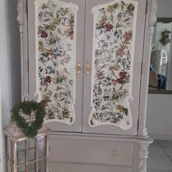 Beautiful Handpainted And Decopage Armoire, PICK UP IN EAST ORLANDO 👁️👁️👁️ NO DELIVERY