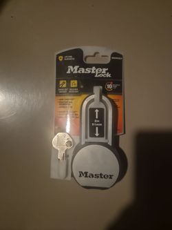 Master Lock
Heavy Duty Outdoor Padlock with Key, 2-1/2 in. Wide