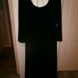 LIKE NEW J.R. Nites Beautiful Black Velvet Gown w/ Beaded Neckline