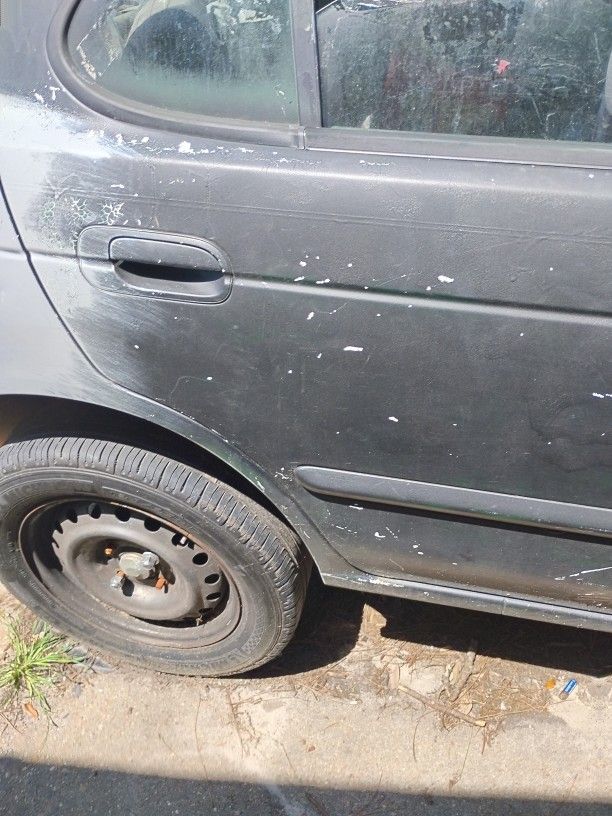 2004-2007 Nissan Sentra All Parts Must Go Best Offer Or Pull Your Self
