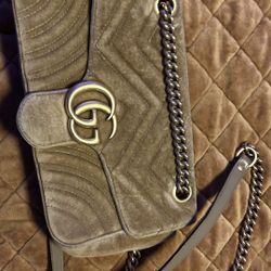 Gg marmont flap velvet handbag