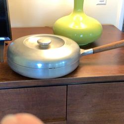 TREND PACIFIC VINTAGE CAST ALUMINUM FRYING PAN