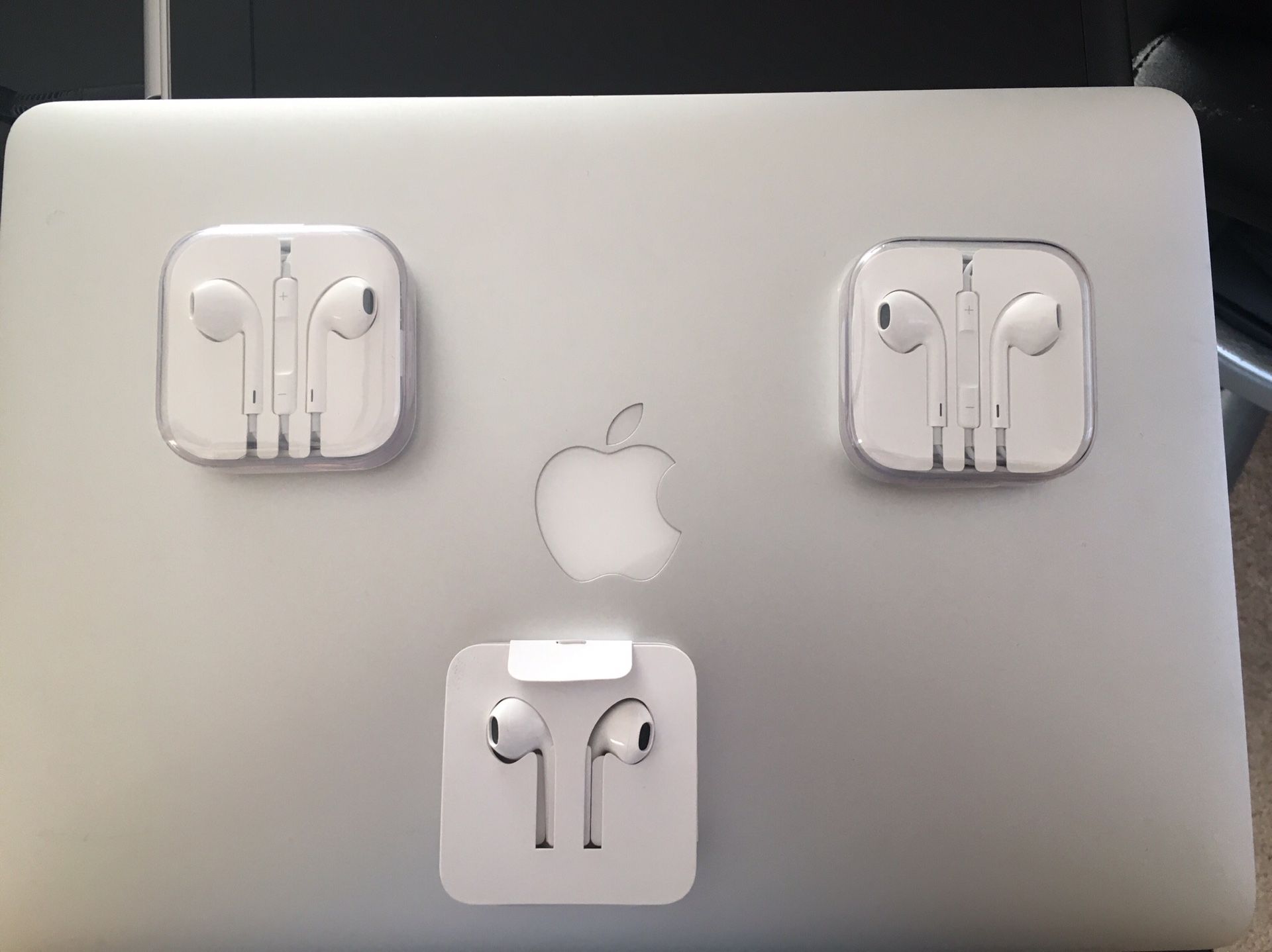 Apple Earbuds- Original