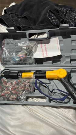 Handheld nail gun