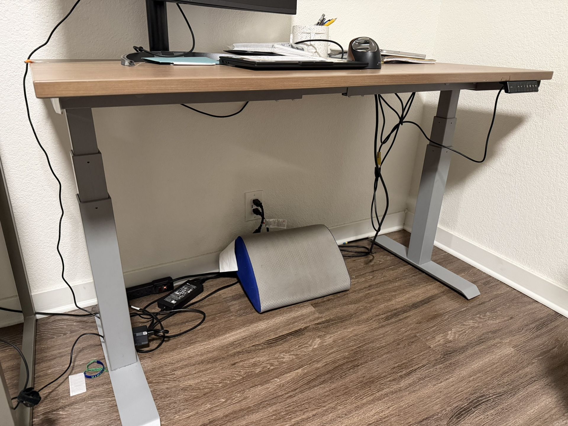Ergonomic Standing , Sitting Desk