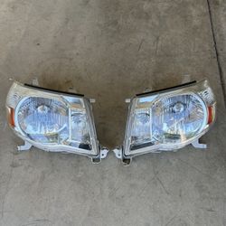 Toyota Tacoma 2005-2011 Headlights