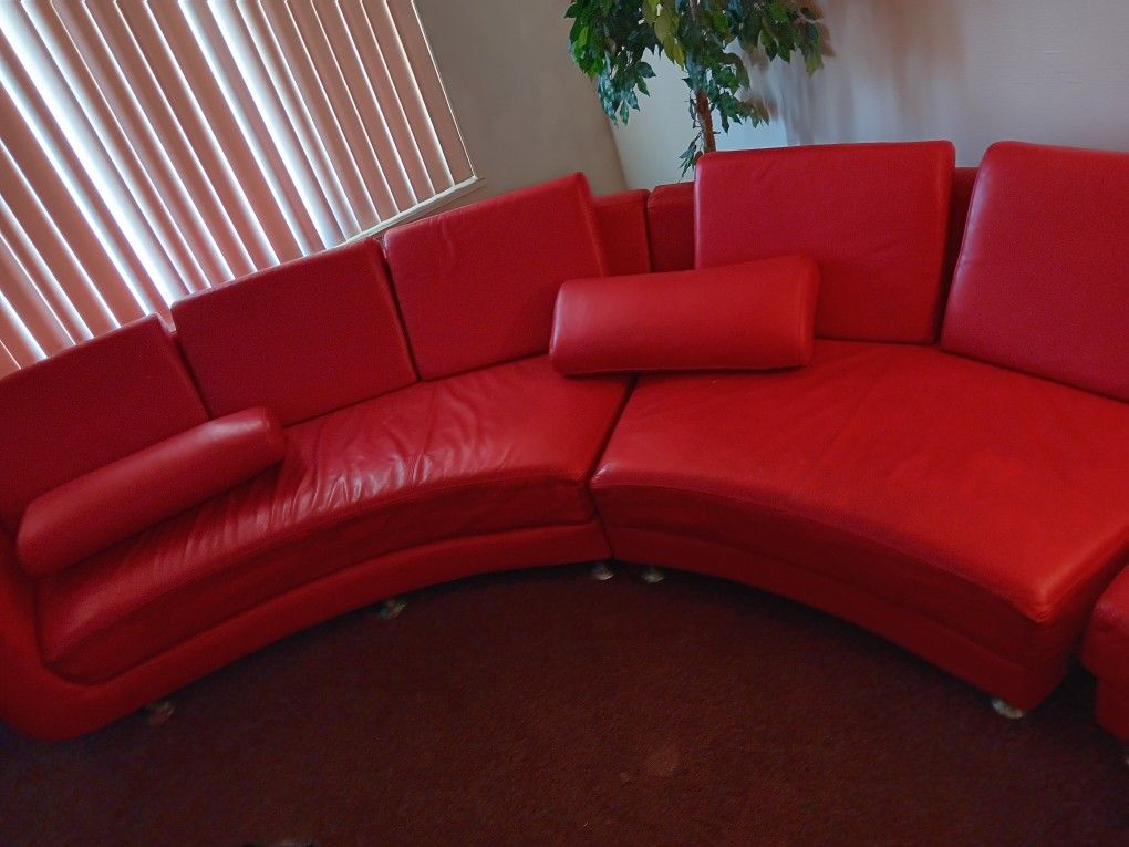 Red couch [First come, first serve] Must go