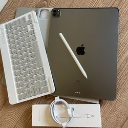 iPad Pro 12.9” (2020 model) 4th Generation 512GB with  keyboard case and pen & Accessories 