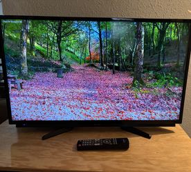 32 Inch Hi-Def SHARP TV Includes Remote With Batteries