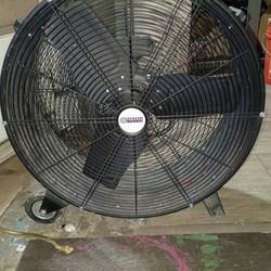 24 Inch Commercial Fan  CENTRAL MACHINERY