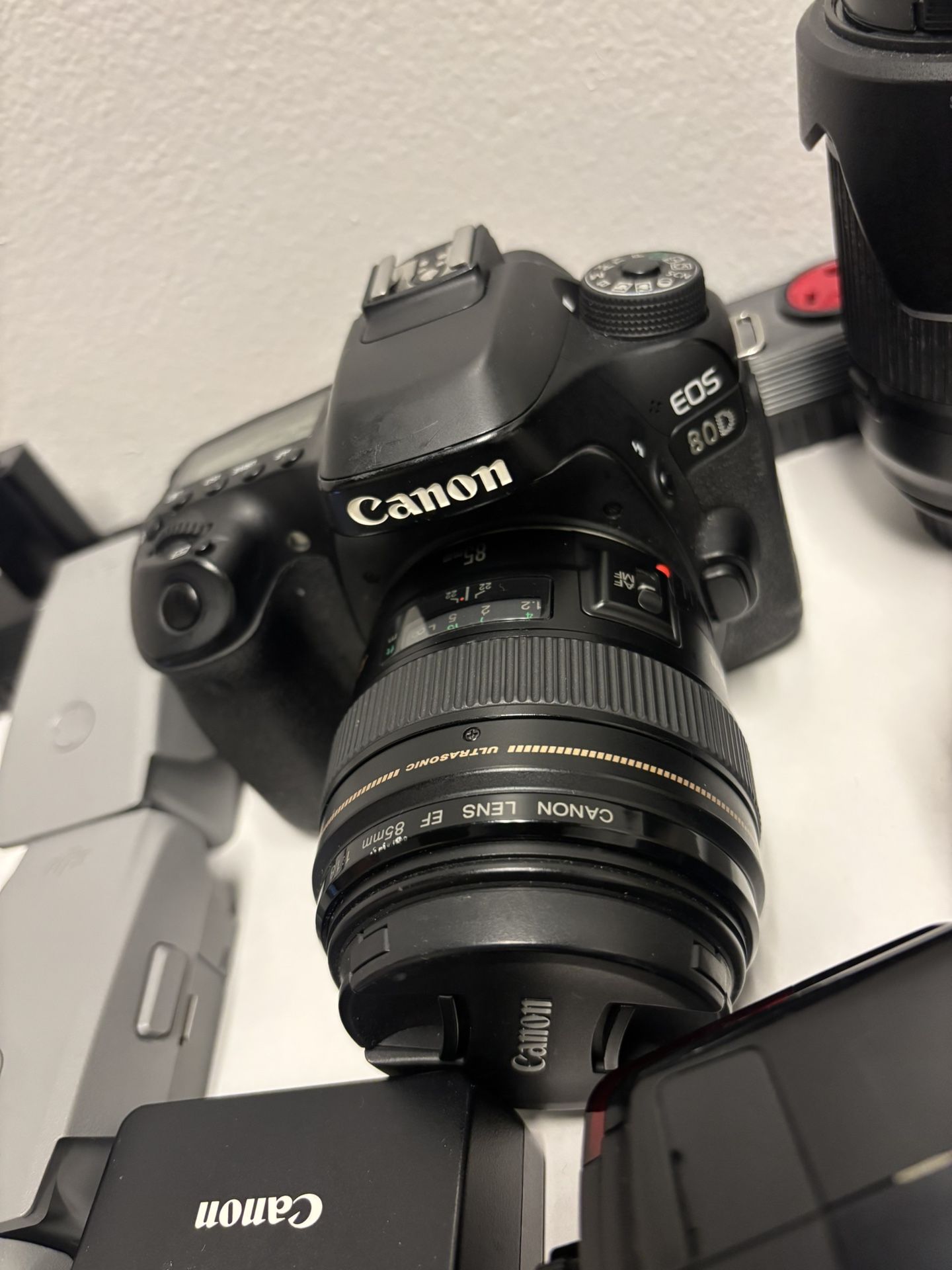 Canon 80D With 18-200mm Lens & EF85mm Lens with Canon Battery/Charger & External Godox Flash