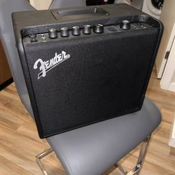 Fender Mustang LT 25 25-watt 1 x 8-inch Combo Amplifier - Black