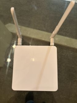 Rently Smart Hub Router (RKH-TRI-01) – WiFi / Property Lock System