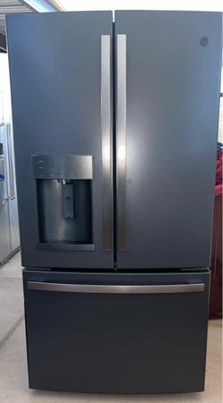 GE French Door Refrigerator with Ice and Water Dispenser