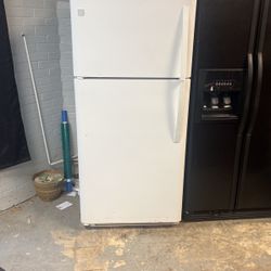 Kenmore Refrigerator $199
