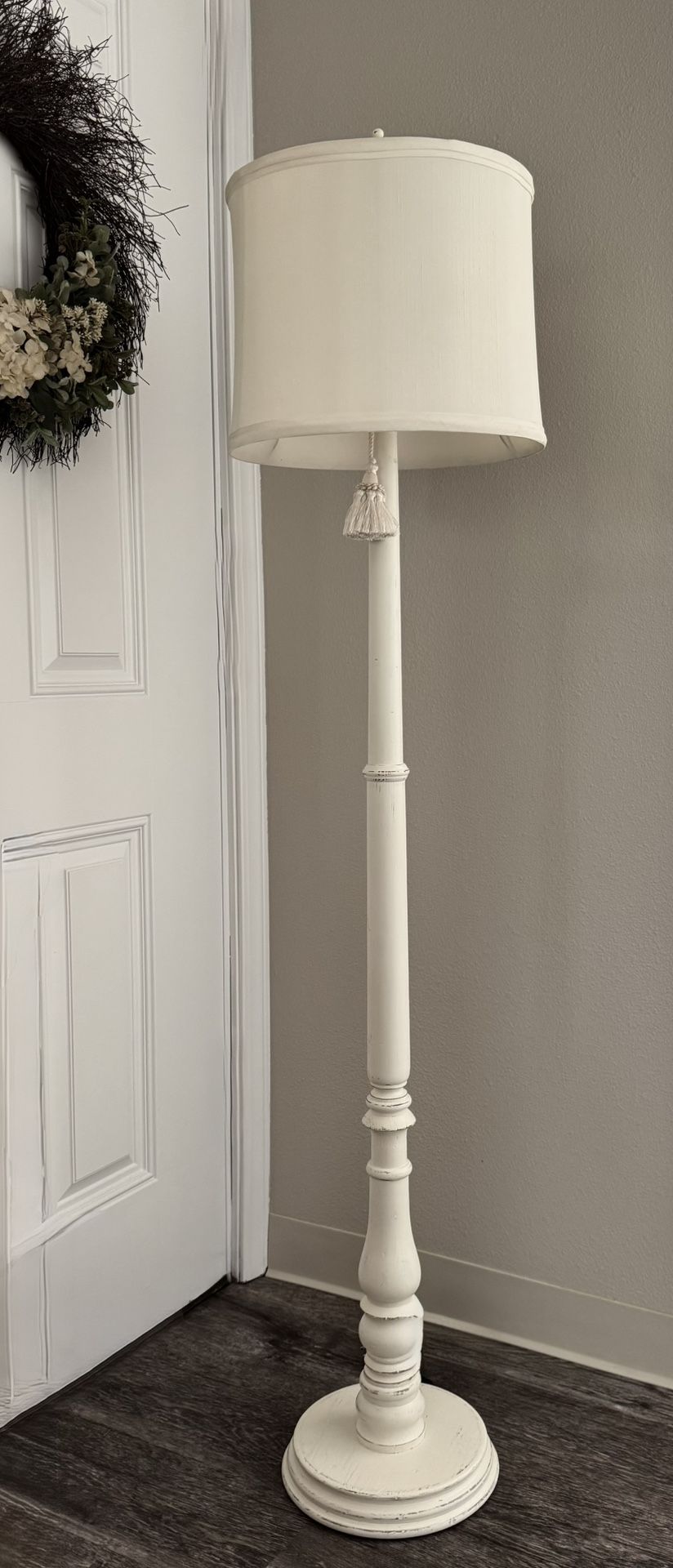 Vintage Floor Lamp•Standing Lamp•Solid Wood •Double Lined Silk Shade•Finial•vintage Bulb•Professionally Rewired🔌