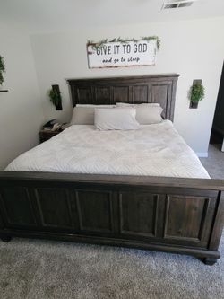 Cal King Bedroom Furniture Set