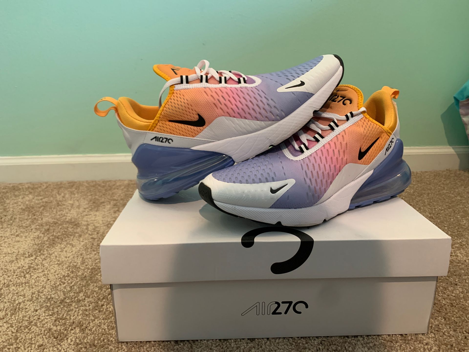 Womenâs Nike Air Max 270s Size 10 for Sale in Kansas City, KS - OfferUp