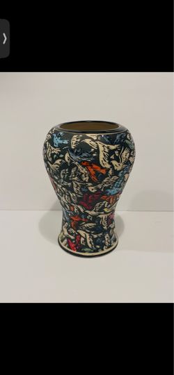 Vintage Very Rare Art Ceramic Pottery Hand Crafted Bird Pattern Vase 7.5” .Stylish ceramic vase featuring a black background with multicolor bird mot