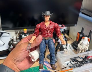 Marvel Legends Logan