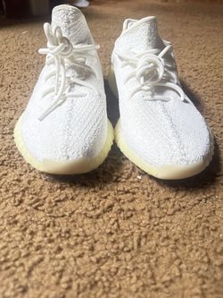 Yeezy 350 V2 cream white: triple white
