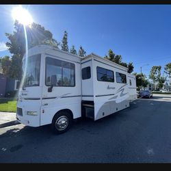 2005 Winnebago 