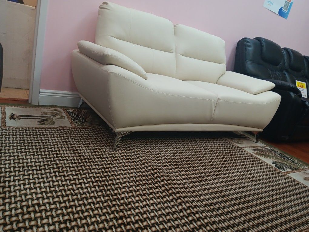 *Heart Day Flash Sale!!!*---Mature Valencia Beige Leather Loveseats---Only $299!!!---Limited Stock🫡