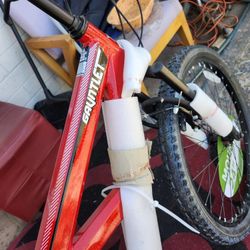 NEW MOUNTAIN  BIKE  NEVER USED  IN BOX  24INCH 18SPEED   Gauntlet  VERY God Condishn 