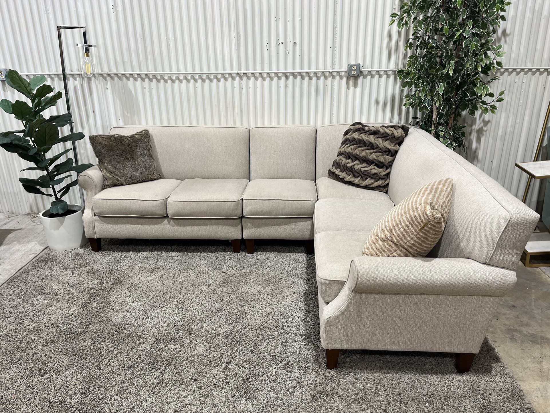 Beige Corner Sectional Sofa Couch - 3pcs - βLβ shape or Corner - Cleaned - Comfy Delivery Available