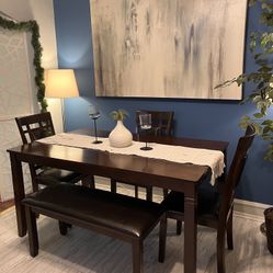 Beautiful Dining Set Good Condition!! Table With 3 Chairs And Bench! I Can Deliver 