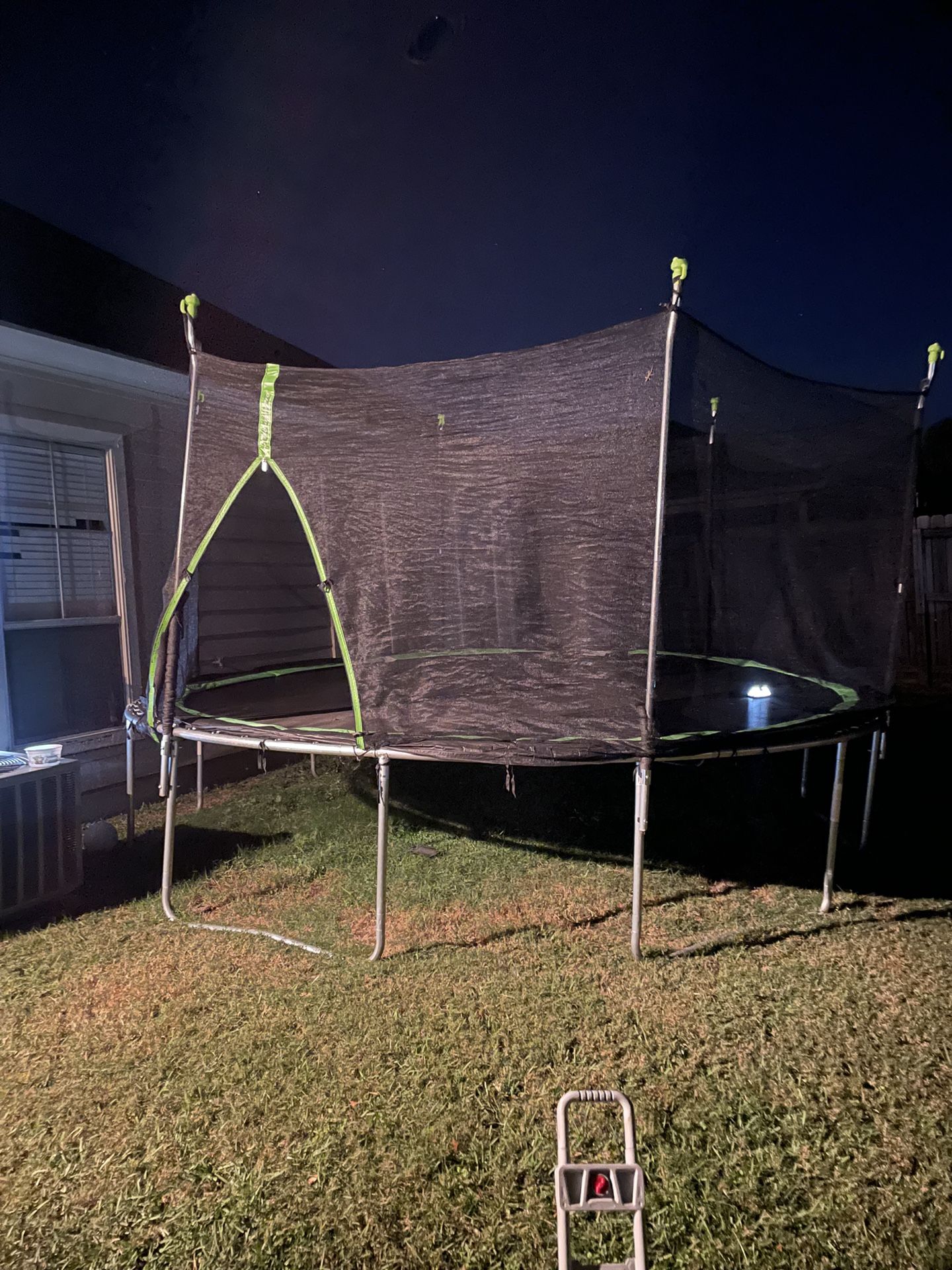 Trampoline 16"