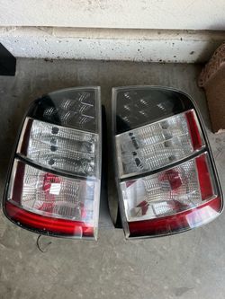 2005 Toyota Prius Tail Lights