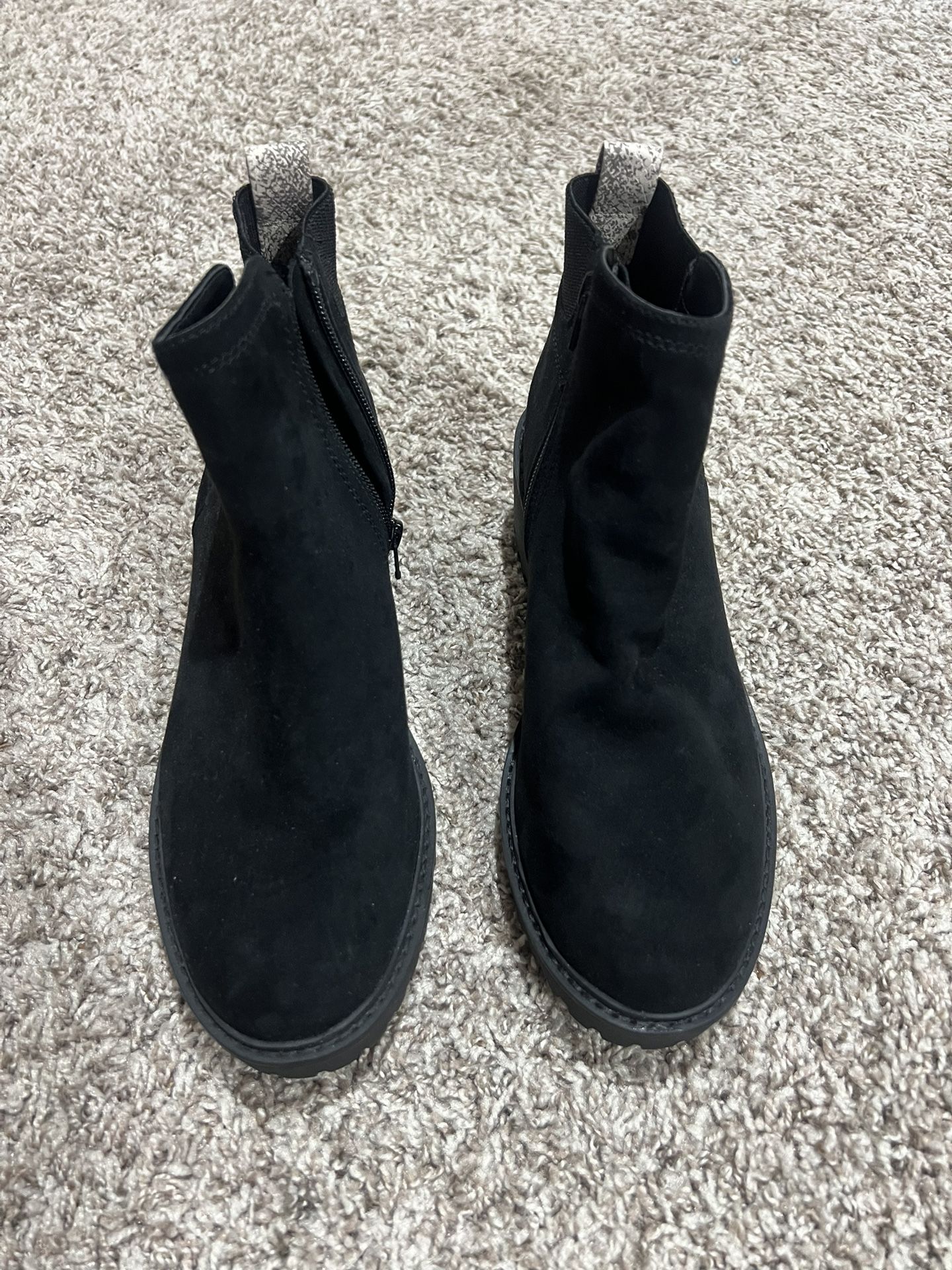 Universal Thread black boots