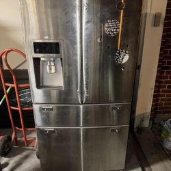 Samsung RF28R7201SR 28 cu. ft. 4-Door French Door Refrigerator