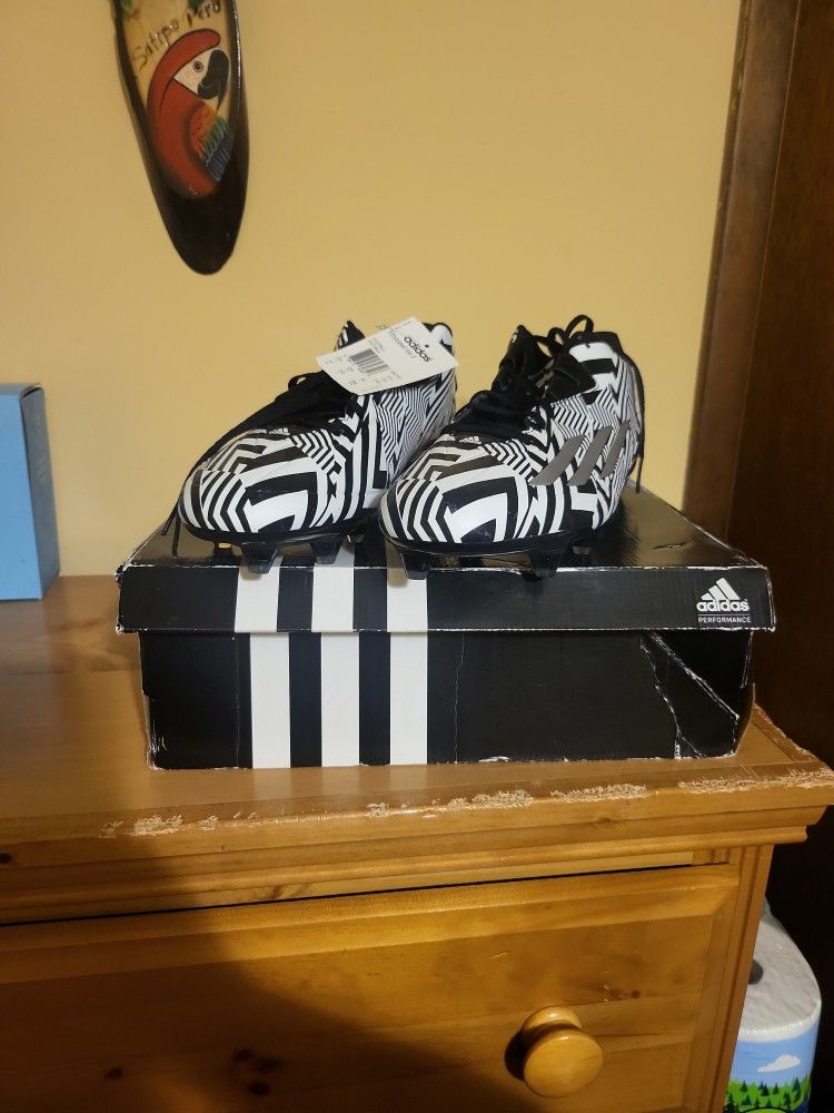 Adidas Size 13 Men's Cleats Sneakers BRAND NEW
