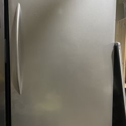 FRIDGIDAIRE FREEZER