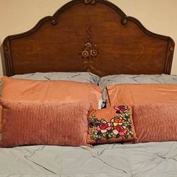French Country - Style Queen Beedroom Set
