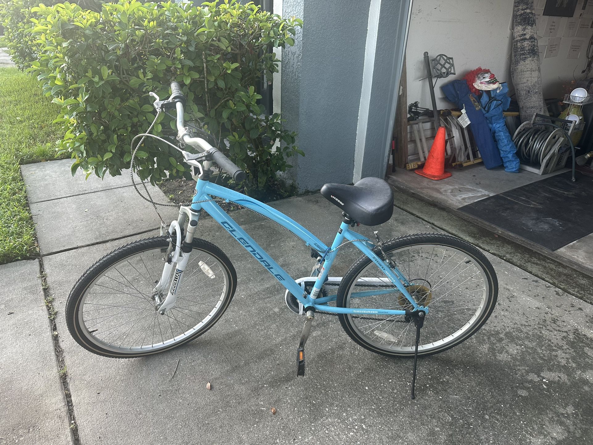 Blue women/girl mountain bike size 26’