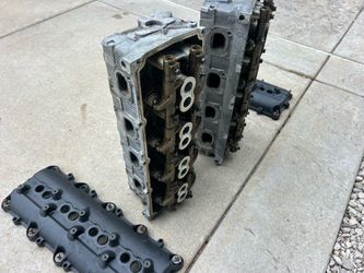 Eagle 5.7 Hemi cylinder heads complete