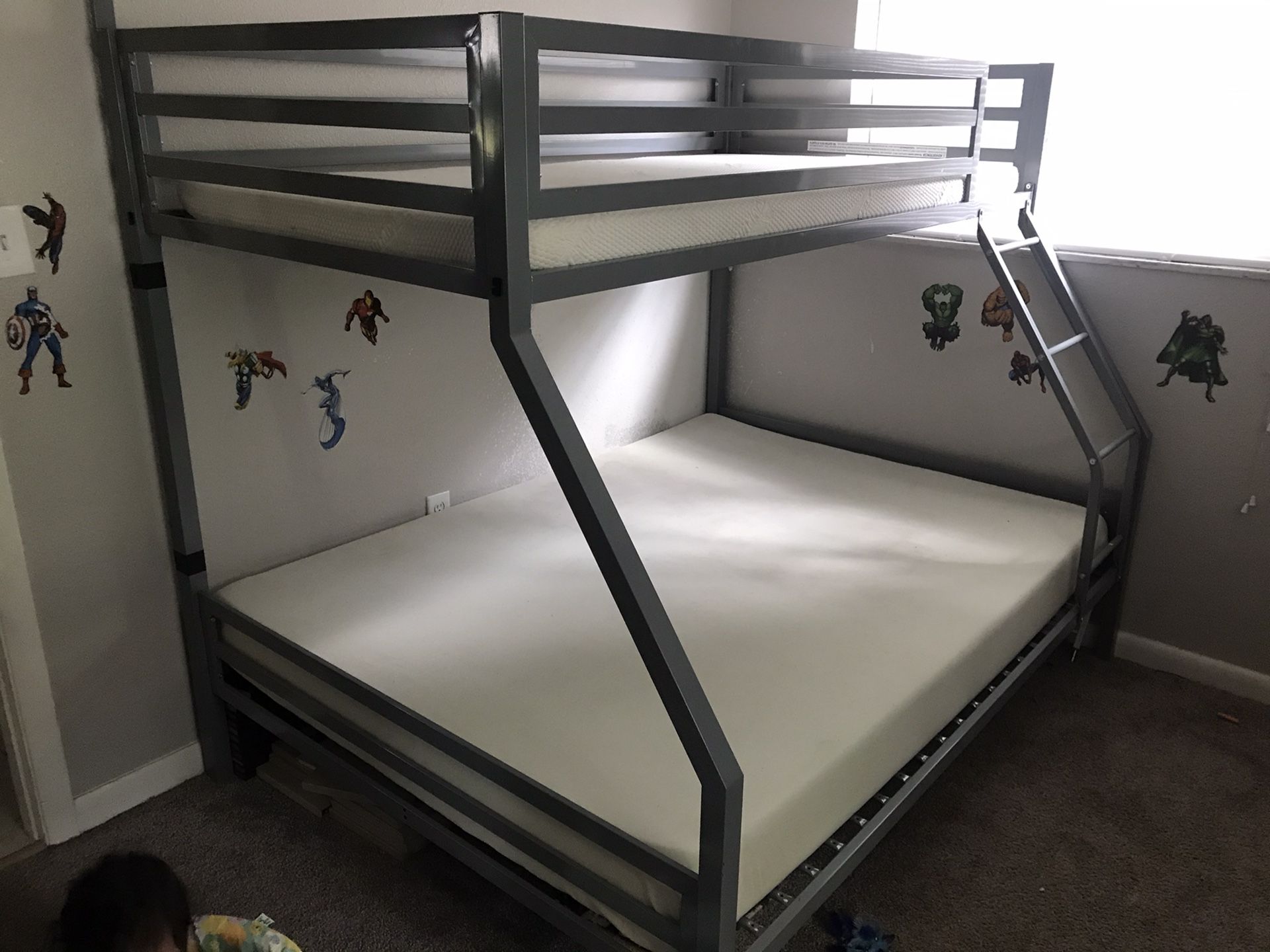 Twin/full bunk bed