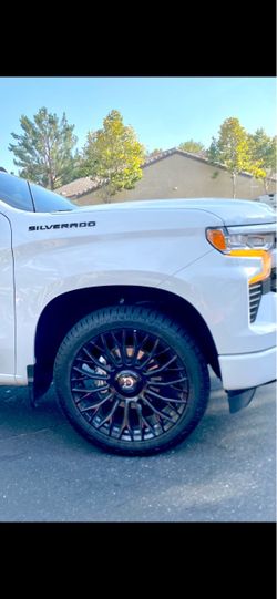 Rims -Dolce luxury Roma 22”….Tires-285-45R22..,ADVANTA ,ATX850 90% lifetime tires,.,,,,$1400