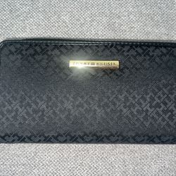 Tommy Hilfiger Black Zip-Around Wallet with Logo Plaque