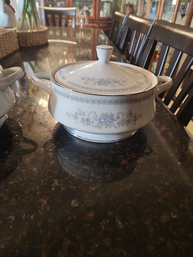 Christine Fine Porcelain Vegetable Bowl Tray 8"