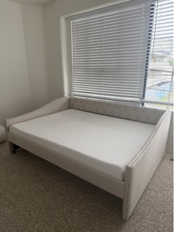 Full size daybed