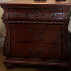 Set De 2 Mesitas De Noche En Madera