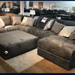 Brand New⭐️ Mammoth Brown Sectional Couch ⭐️ Financing Options