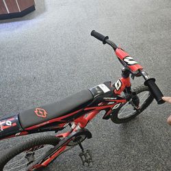 Kid's Hyper Motobike. ASK FOR RYAN. #4(contact info removed)515-01