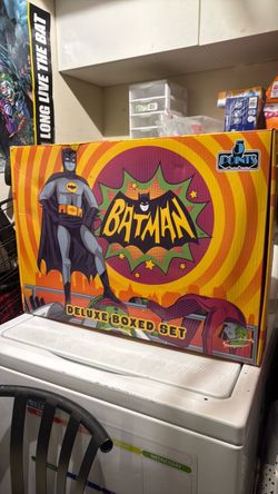 Batman 66’ retro tv show classic TV series ACTION FIGURE SET LOT HUGE PLAYSET 5 points Mezco Toyz riddler penguin catwoman robin joker alfred