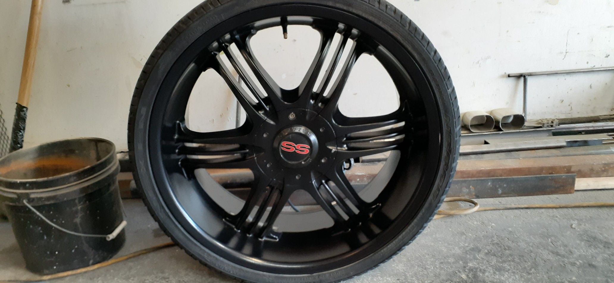 super clean 22x9.5 wheels 5x5 and 5x 4 3/4 b body g body fitment